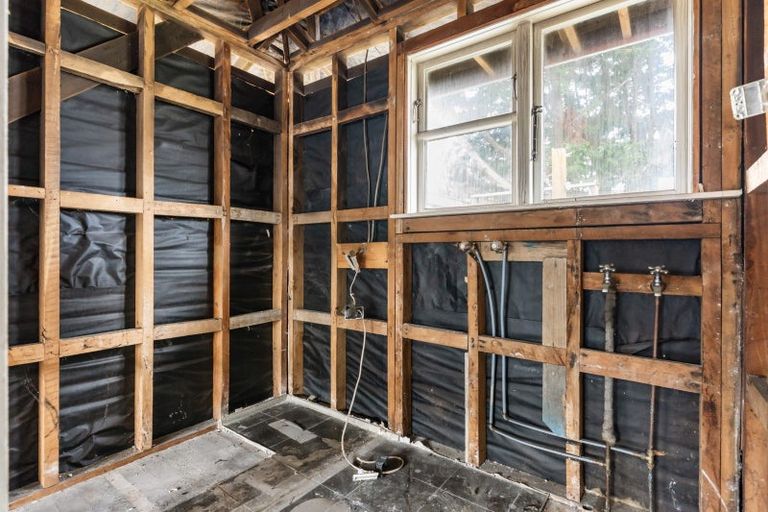 Photo of property in 4 Amundsen Grove, Stokes Valley, Lower Hutt, 5019