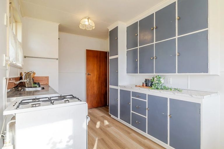 Photo of property in 27 Crewe Crescent, Hokowhitu, Palmerston North, 4410