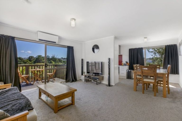 Photo of property in 2/7 Kopu Place, Clendon Park, Auckland, 2103
