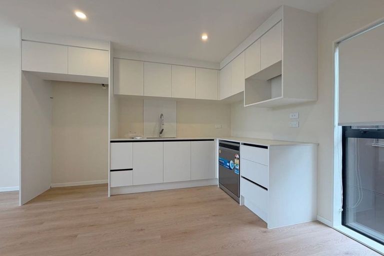 Photo of property in 6/10 Orchid Place, Te Atatu South, Auckland, 0610