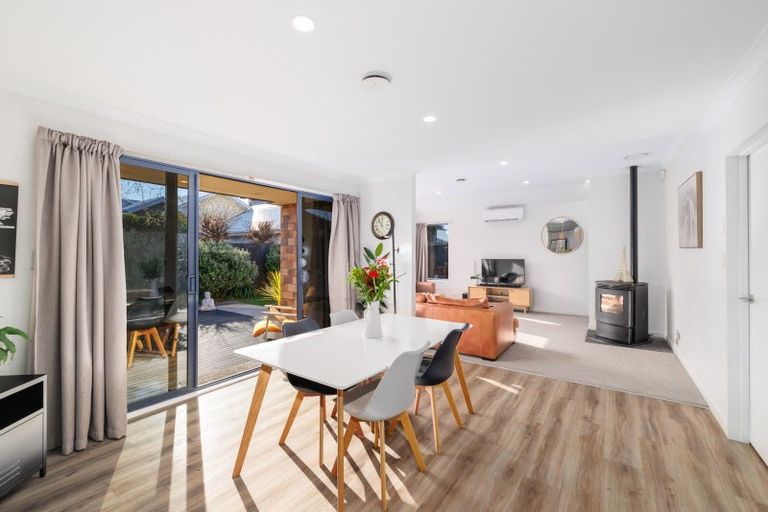 Photo of property in 24 Foresters Crescent, Parklands, Christchurch, 8083