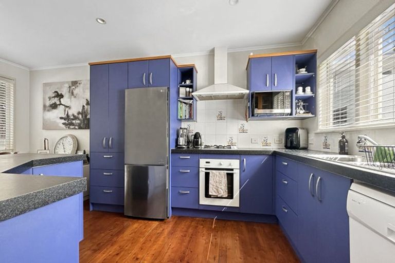 Photo of property in 11 Holgate Avenue, Herald Island, Auckland, 0618