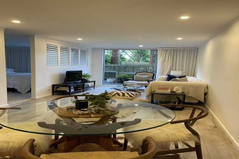 Photo of property in 26/73 Princes Street, Northcote Point, Auckland, 0627