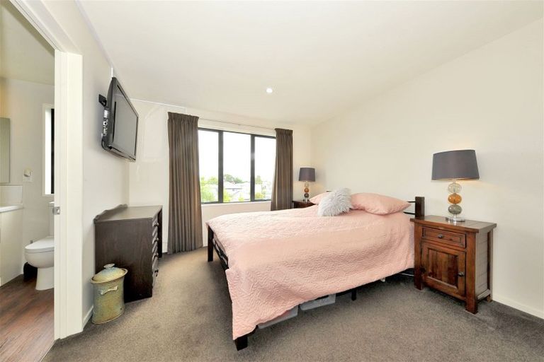 Photo of property in 2/82 Packe Street, Edgeware, Christchurch, 8013