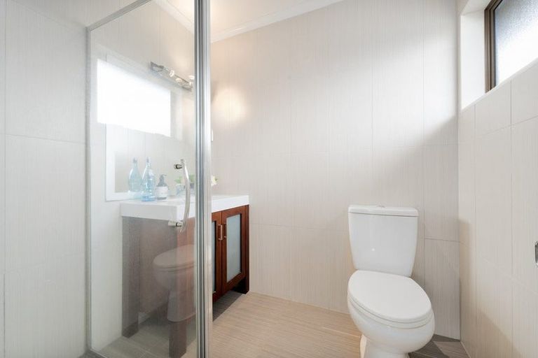 Photo of property in 16h Lincoln Road, Henderson, Auckland, 0610