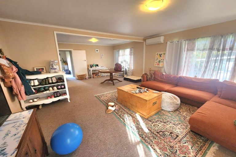 Photo of property in 27 Glenfern Road, Mellons Bay, Auckland, 2014