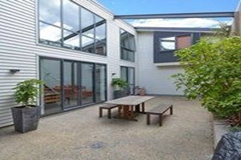 Photo of property in 203 Leith Street, North Dunedin, Dunedin, 9016