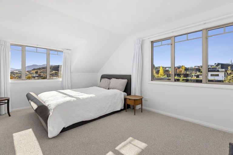 Photo of property in 100 Kings Drive, Wanaka, 9305