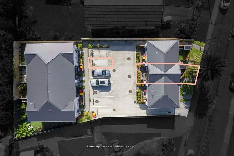 Photo of property in 2/24 Kelwyn Road, Kelston, Auckland, 0602