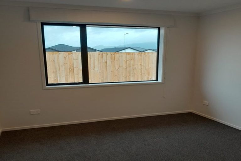 Photo of property in 112 Kaurinui Crescent, One Tree Point, 0118