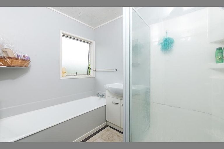 Photo of property in 145 Universal Drive, Henderson, Auckland, 0610