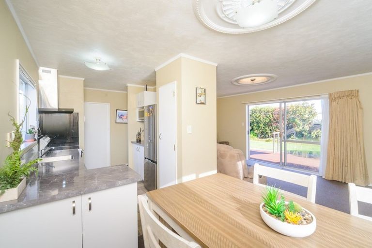 Photo of property in 17 Cargill Grove, Kelvin Grove, Palmerston North, 4414
