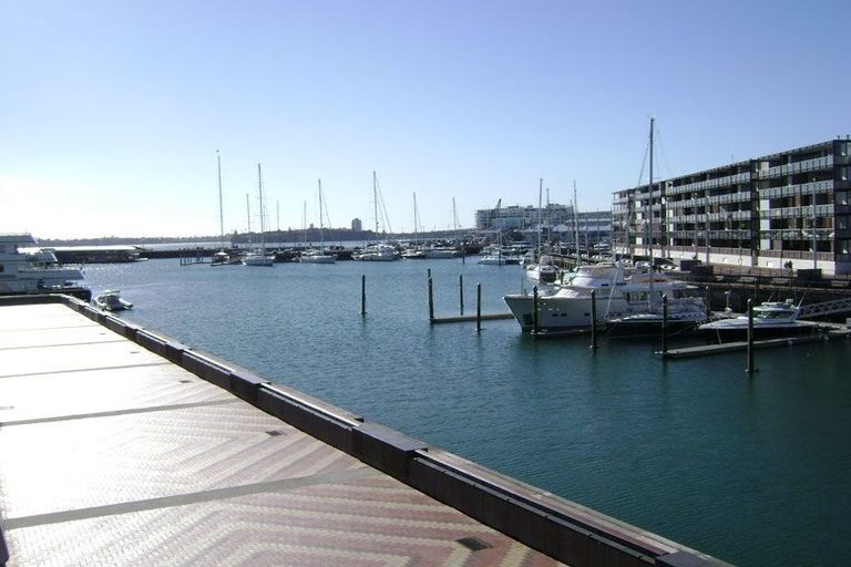 Photo of property in Stratis Apartments At Lighter Quay, 310/83 Halsey Street, Auckland Central, Auckland, 1010