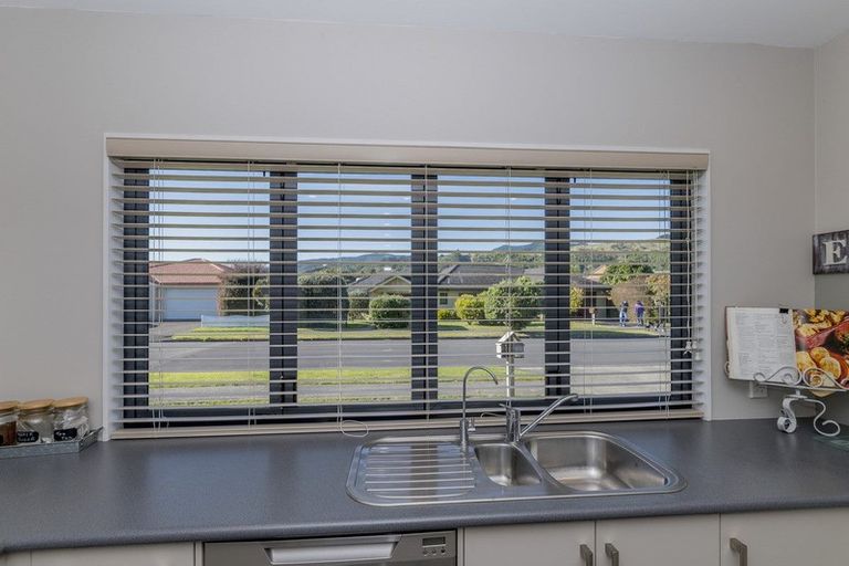 Photo of property in 10 Lorna Irene Drive, Raumati South, Paraparaumu, 5032