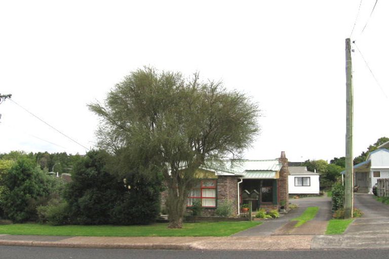 Photo of property in 2/40 Hillcrest Avenue, Hillcrest, Auckland, 0627