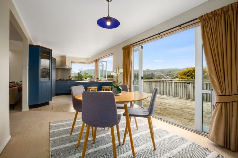 Photo of property in 15 Tainui Terrace, Tawa, Wellington, 5028