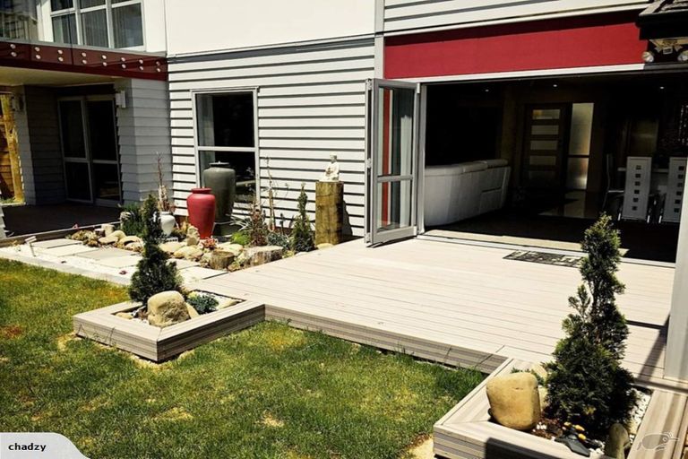 Photo of property in 108 Glanmire Road, Newlands, Wellington, 6037