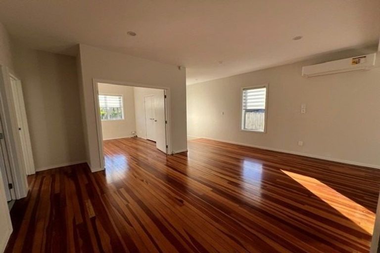 Photo of property in 41 Clayburn Road, Glen Eden, Auckland, 0602