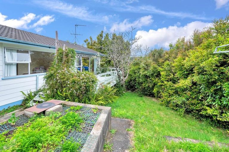 Photo of property in 1/6 Mcquoid Place, Glenfield, Auckland, 0629