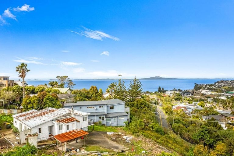 Photo of property in 9 Carlisle Road, Torbay, Auckland, 0630