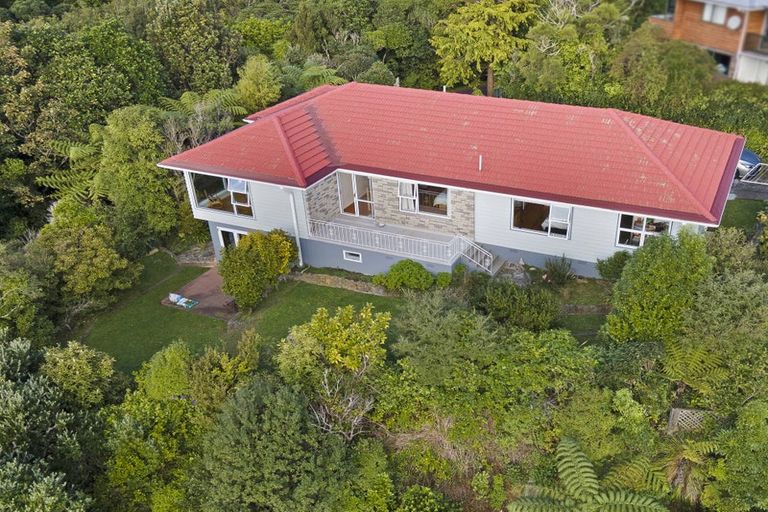 Photo of property in 13 Wilmshurst Place, Tawa, Wellington, 5028
