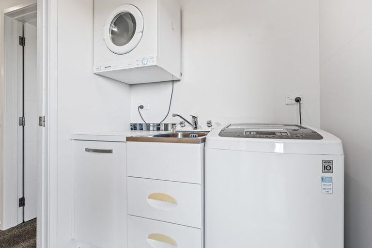 Photo of property in 9 Kamahi Place, One Tree Point, 0118