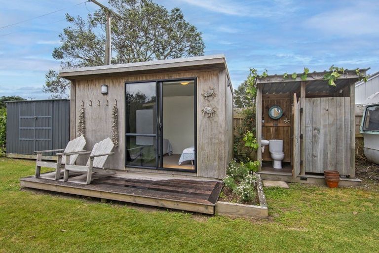 Photo of property in 858 Pataua South Road, Pataua South, Onerahi, 0192