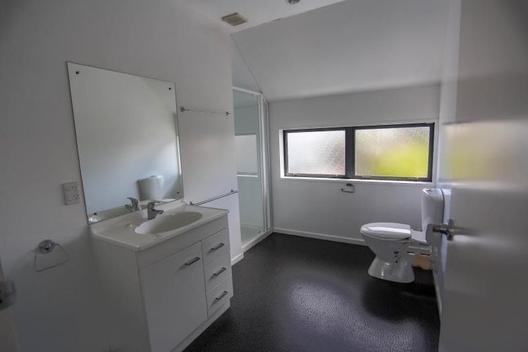 Photo of property in 300 Riccarton Road, Upper Riccarton, Christchurch, 8041