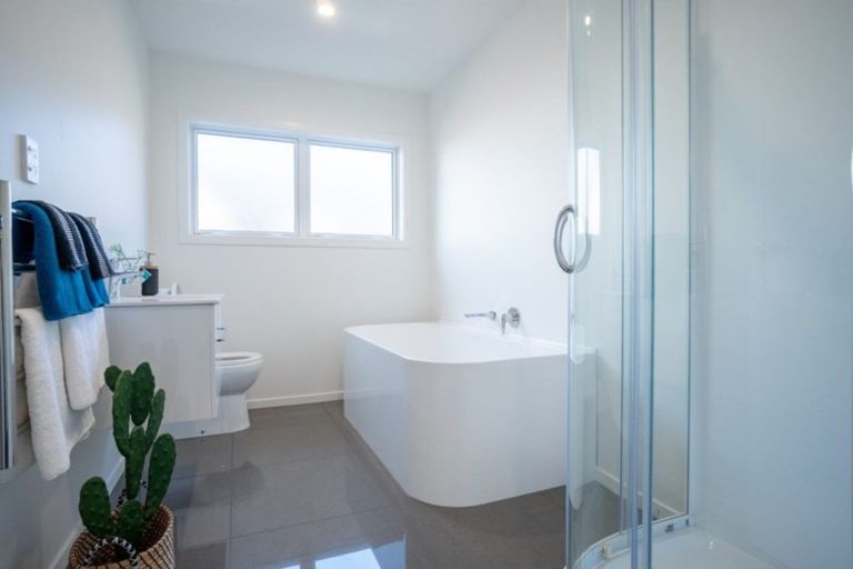 Photo of property in 13 Sutherland Crescent, Melrose, Wellington, 6023