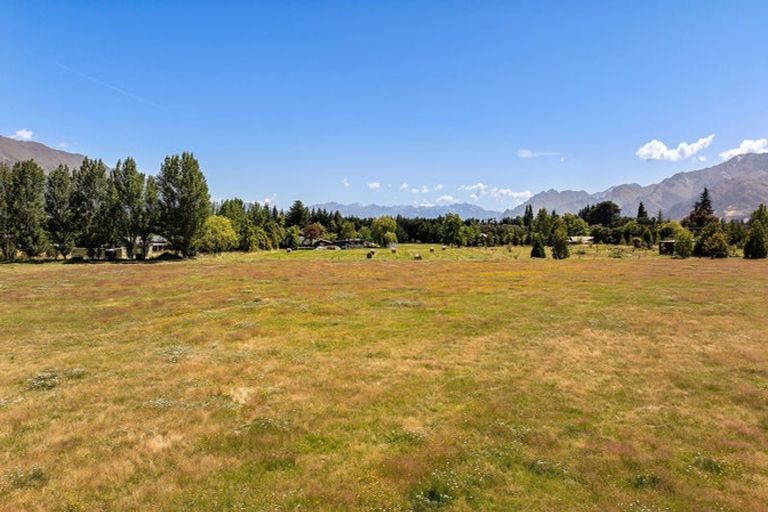 Photo of property in 24 Lachlan Avenue, Hawea Flat, Lake Hawea, 9382