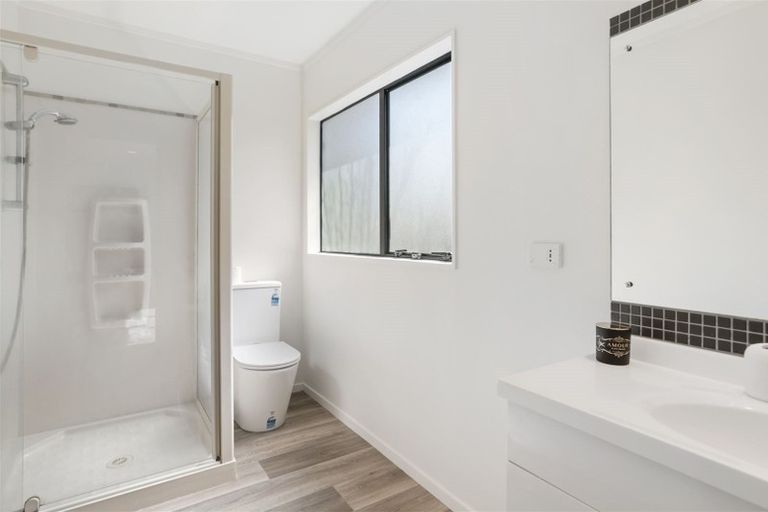 Photo of property in 98 Caribbean Drive, Unsworth Heights, Auckland, 0632