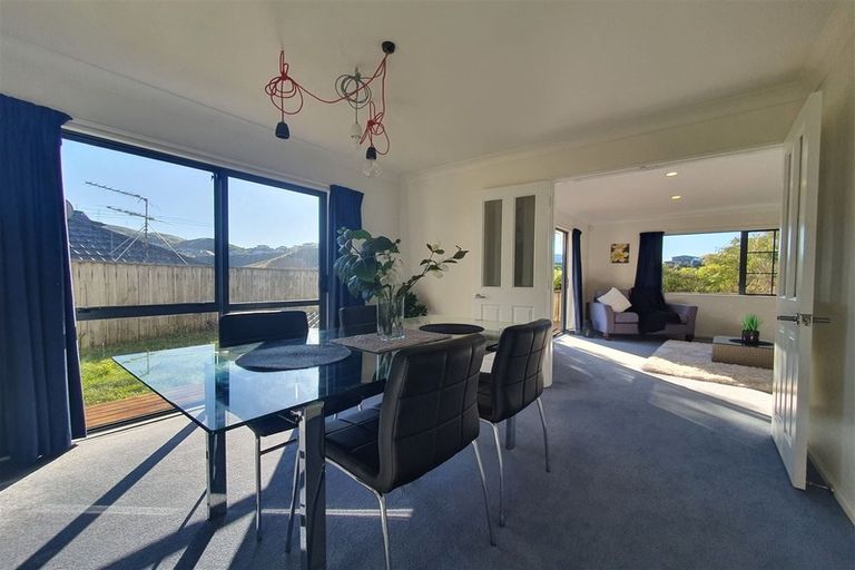 Photo of property in 17 Claverton Grove, Churton Park, Wellington, 6037