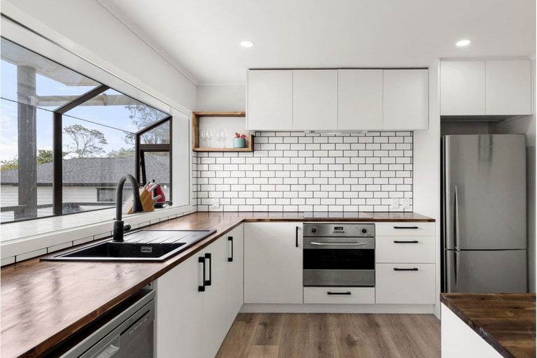 Photo of property in 3a Wattle Road, Sunnyvale, Auckland, 0612