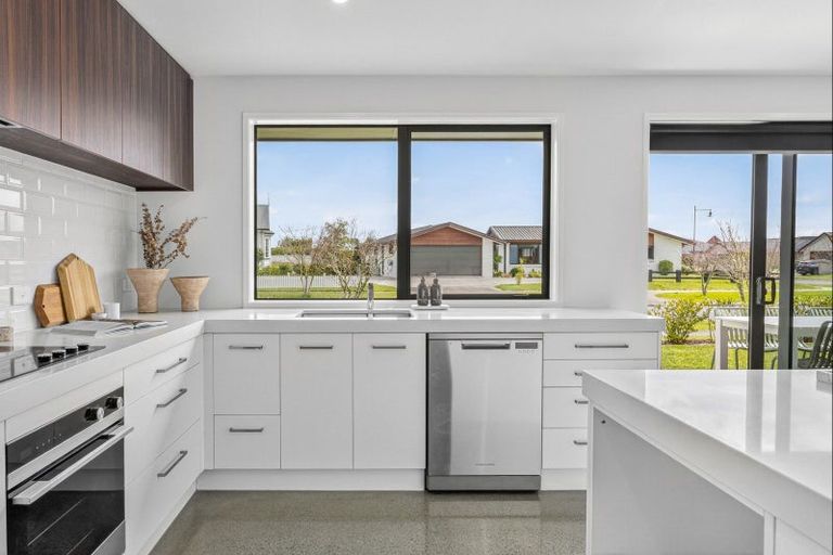 Photo of property in 1 Clifford Close, Leamington, Cambridge, 3432