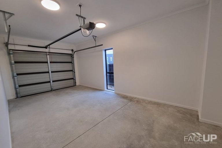 Photo of property in 2 Oma Hoiho Place, Westgate, Auckland, 0614