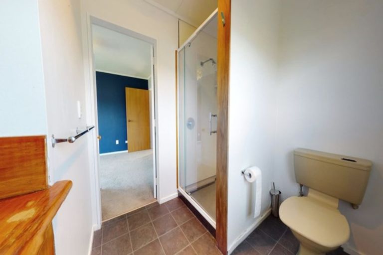 Photo of property in 35 Pomare Road, Tirohanga, Lower Hutt, 5010