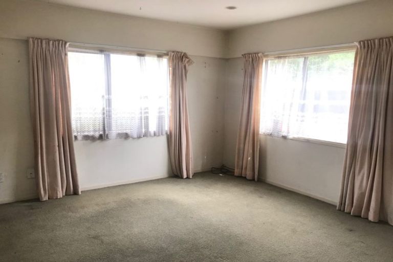 Photo of property in 153 Gossamer Drive, Pakuranga Heights, Auckland, 2010