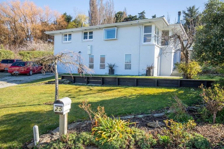 Photo of property in 25 Tamblyn Drive, Lake Roxburgh Village, Roxburgh, 9571