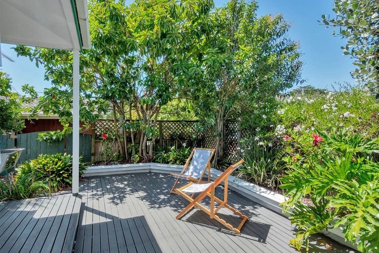 Photo of property in 2/3 Aorangi Place, Birkenhead, Auckland, 0626