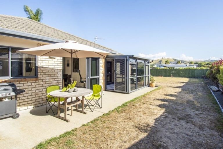 Photo of property in 34 Mcleod Place, Papamoa Beach, Papamoa, 3118