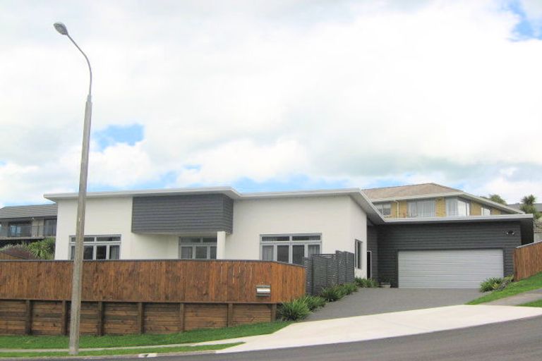 Photo of property in 4 Long Place, Frankleigh Park, New Plymouth, 4310