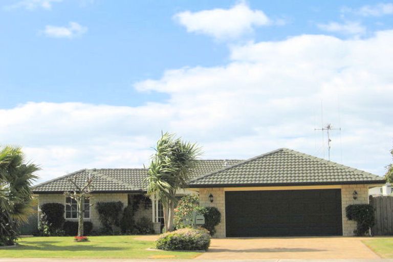 Photo of property in 32 Montego Drive, Papamoa Beach, Papamoa, 3118