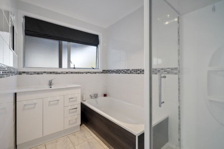 Photo of property in 2 Palliser Place, Milson, Palmerston North, 4414