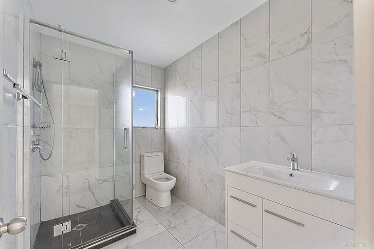 Photo of property in 18 Pistachio Place, Goodwood Heights, Auckland, 2105