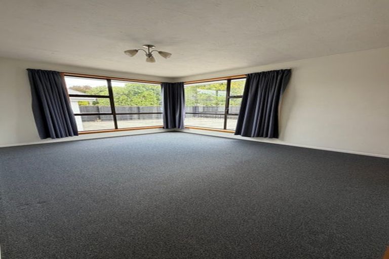 Photo of property in 15 Talltree Avenue, Avonhead, Christchurch, 8042