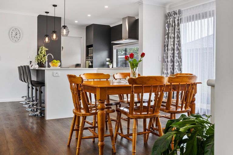 Photo of property in 15 Maple Grove, Kingston, Wellington, 6021