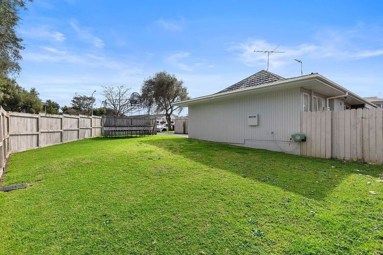 Photo of property in 58 Prince Regent Drive, Half Moon Bay, Auckland, 2012