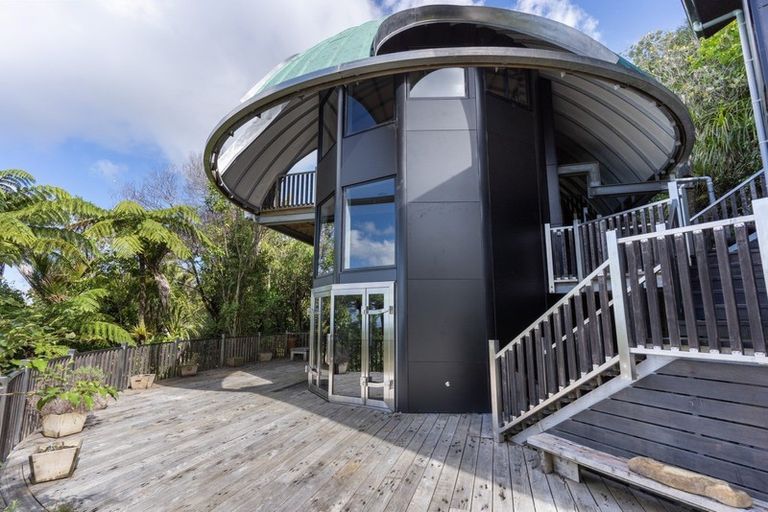 Photo of property in 440 Scenic Drive, Waiatarua, Auckland, 0612