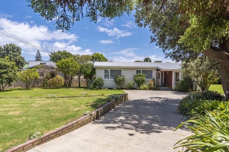 Photo of property in 33 Francis Road, Paraparaumu Beach, Paraparaumu, 5032