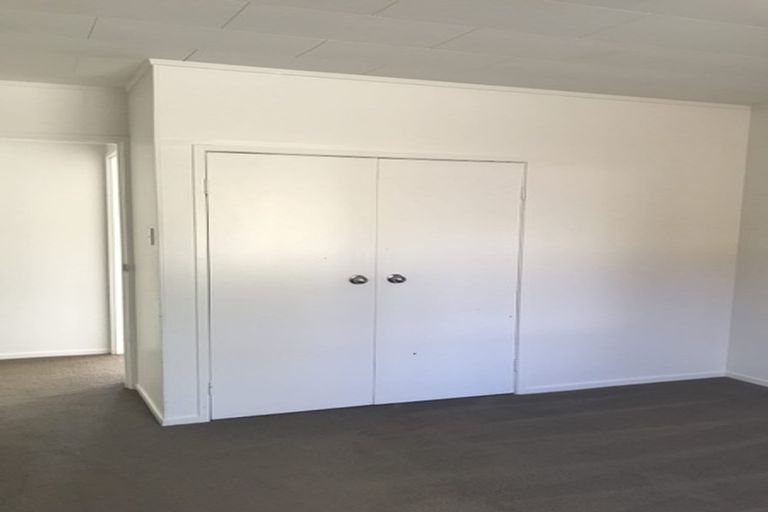 Photo of property in 28 Spinella Drive, Bayview, Auckland, 0629